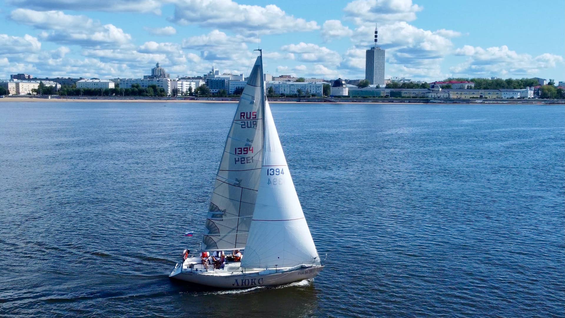 Прогулка на парусной яхте по реке Северная Двина